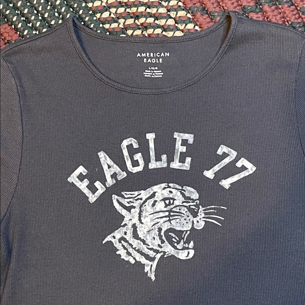 American Eagle 77‎ Cropped Fitted Tee Size Large - Picture 2 of 4
